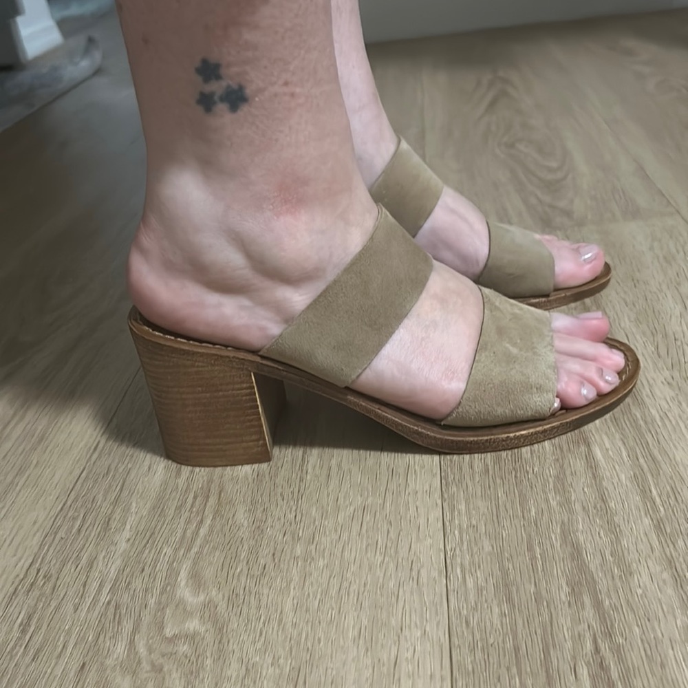 Sandals - Picture 2 of 3